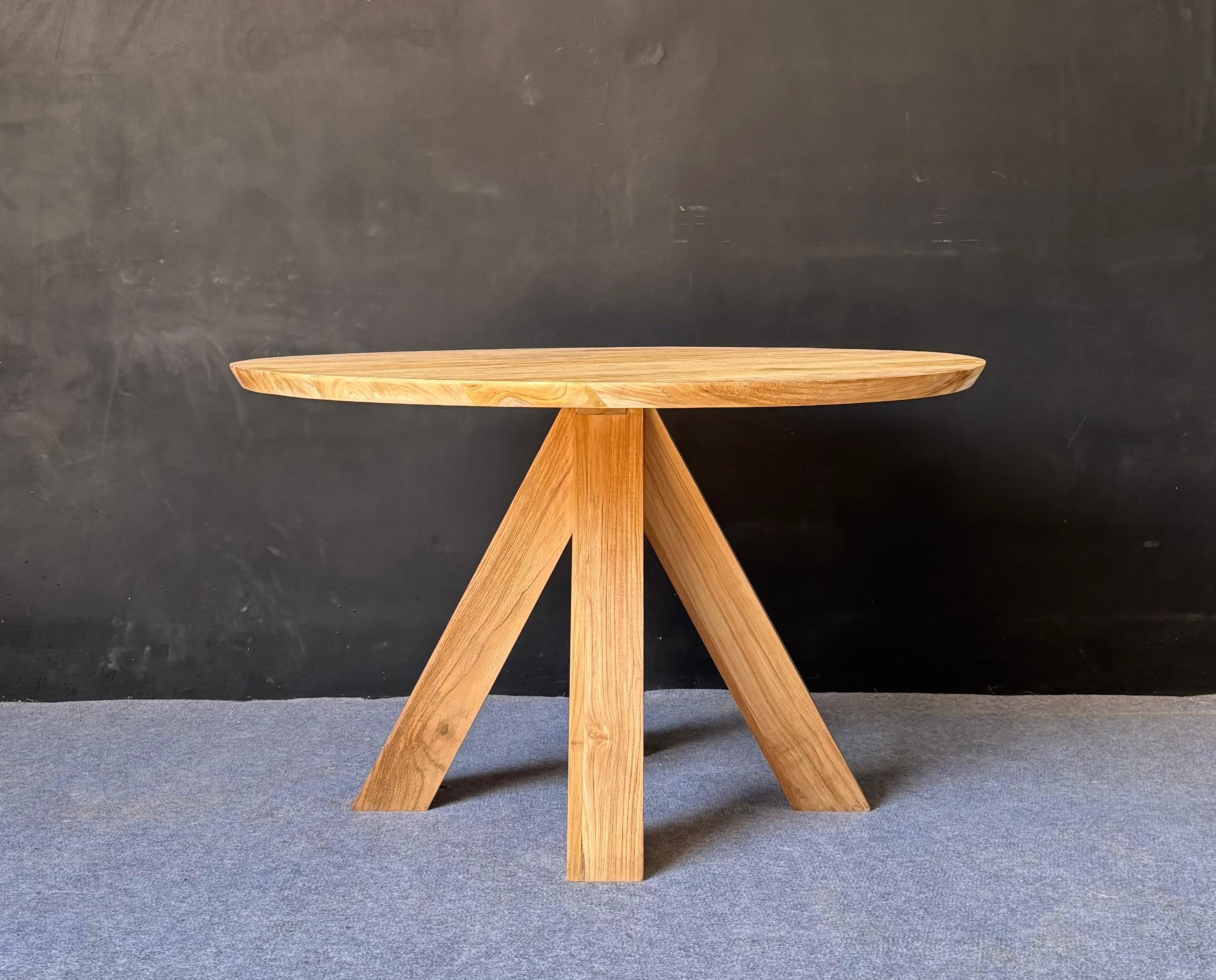 DT-04 – Round Dining Table, Solid Teak Wood with Pyramid Base