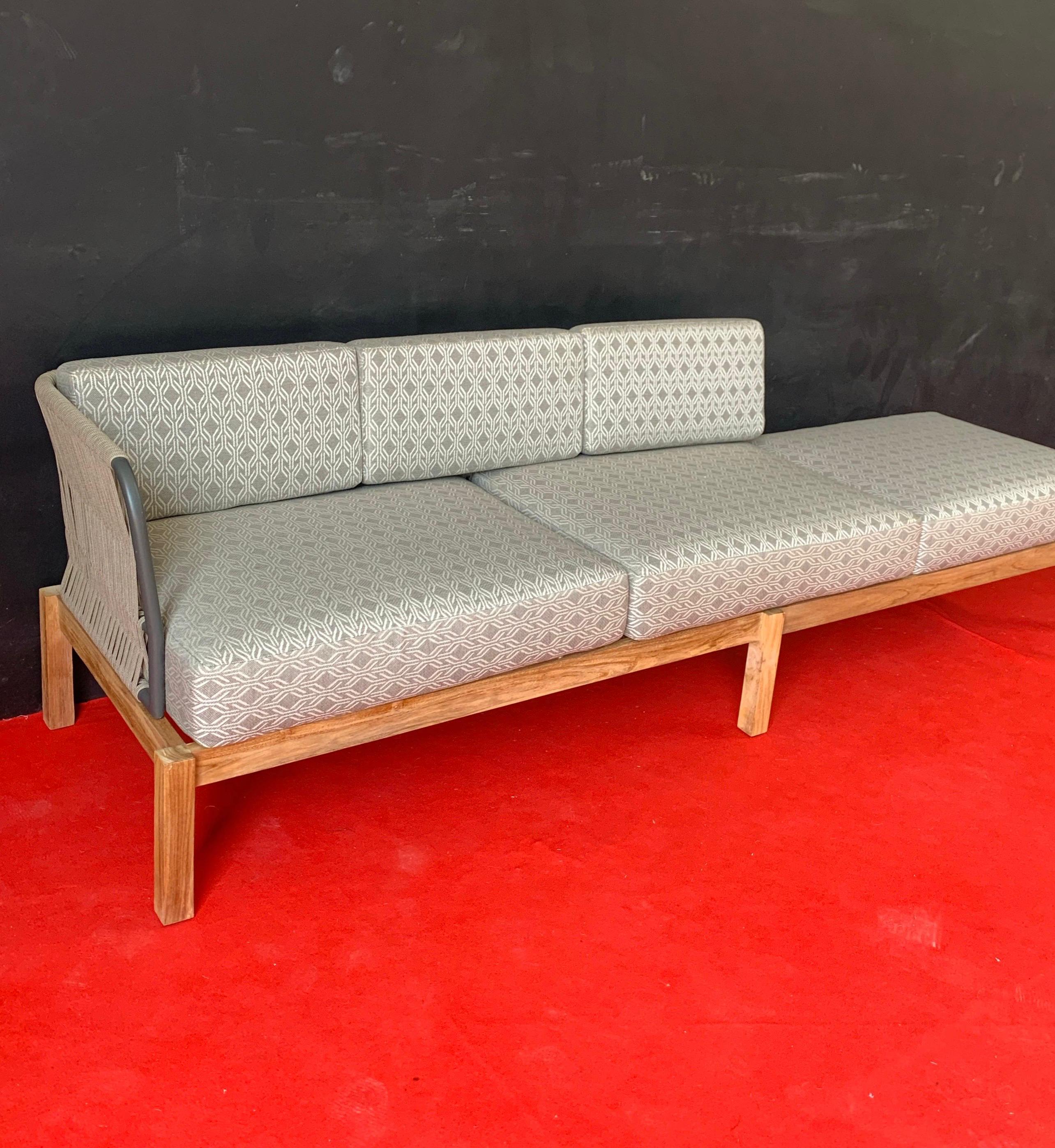 SS-01 – Sectional Sofa with Cushion